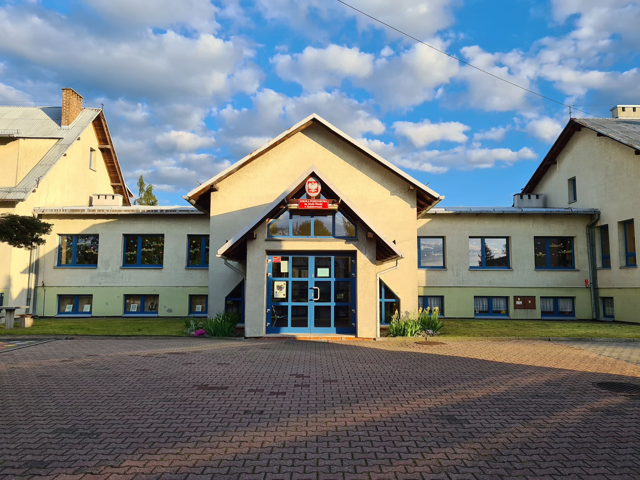 Placówki oświatowe pozostaną zamknięte do 14 c