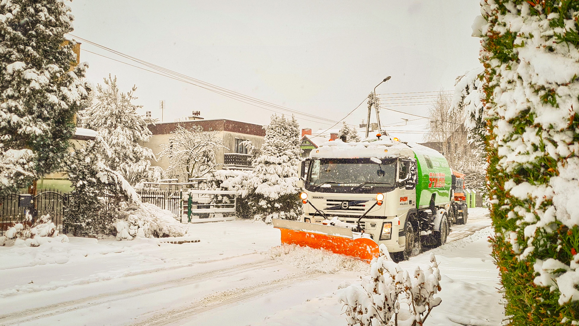 Pierwszy śnieg! Za odśnieżanie dróg gminnych w