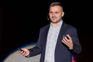 Damian Jabłeka, autor bloga „Dotknij Nieba", z