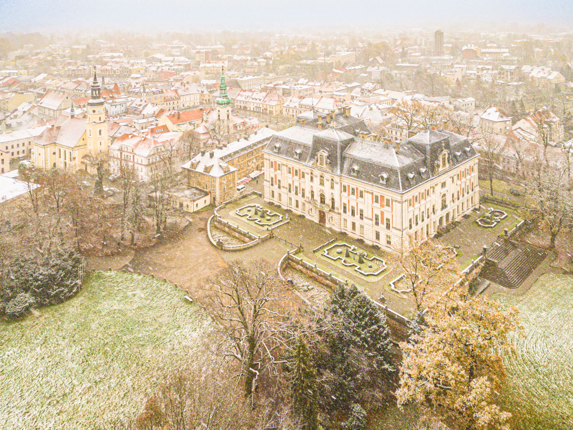 Pierwszy śnieg! Za odśnieżanie dróg gminnych w