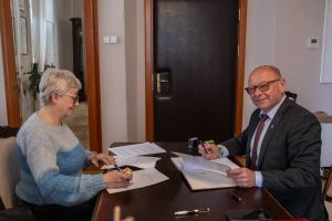 Podpisano umowy na realizację projektów z Pszczy