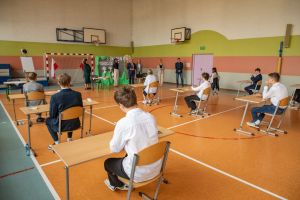 Egzamin ósmoklasisty 2025 rozpoczęty. Trzymamy k