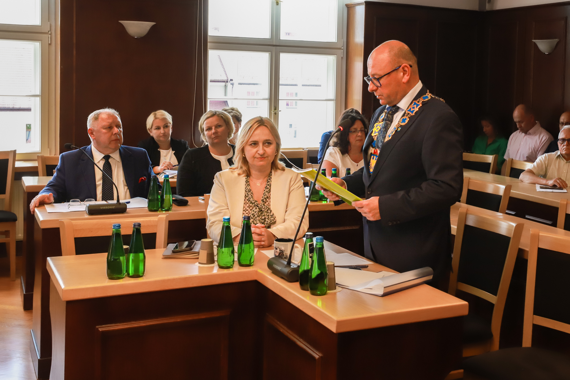 Jednogłośnie na TAK. Radni udzielili burmistrzow