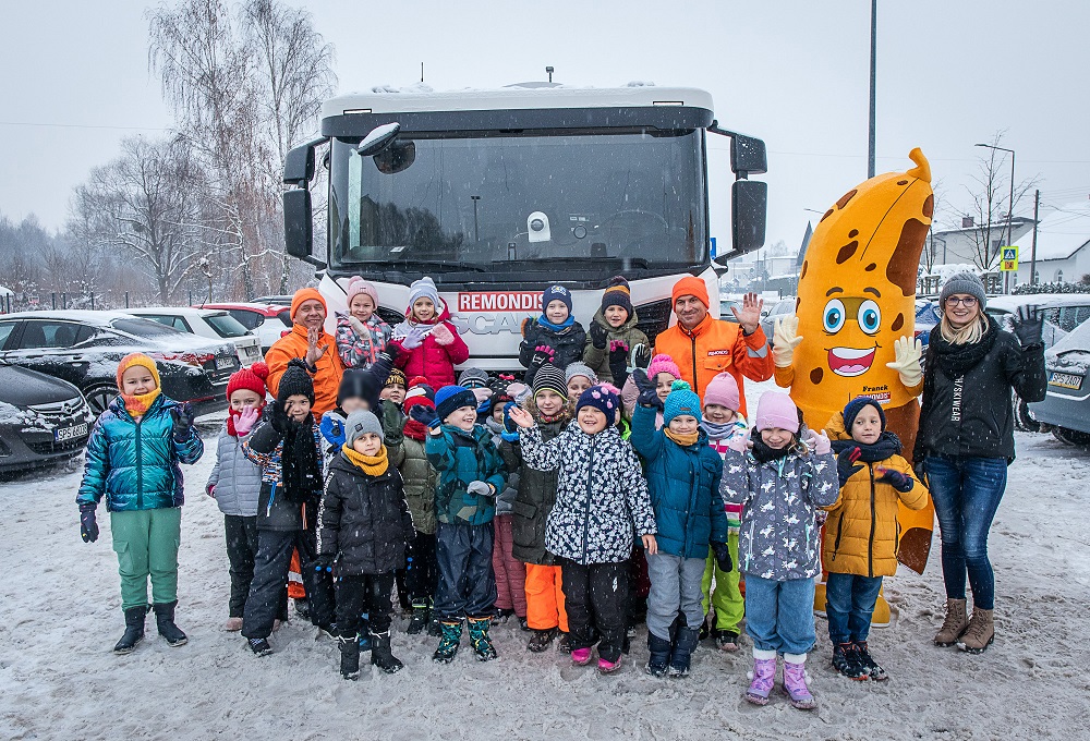 Bananek Franek z wizytą na lodowisku miejskim w P