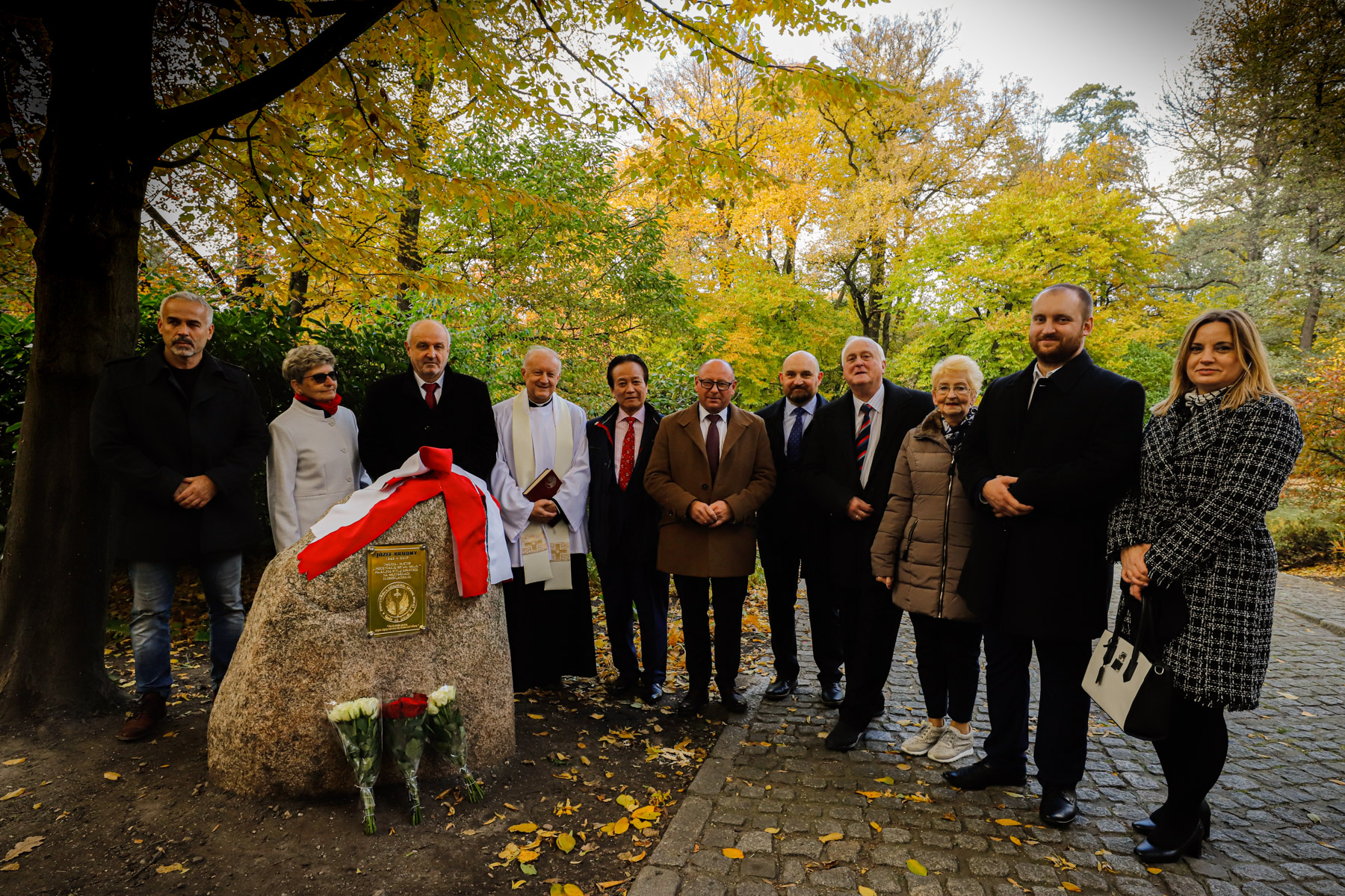 W parku odsłonięta została tablica upamiętniaj