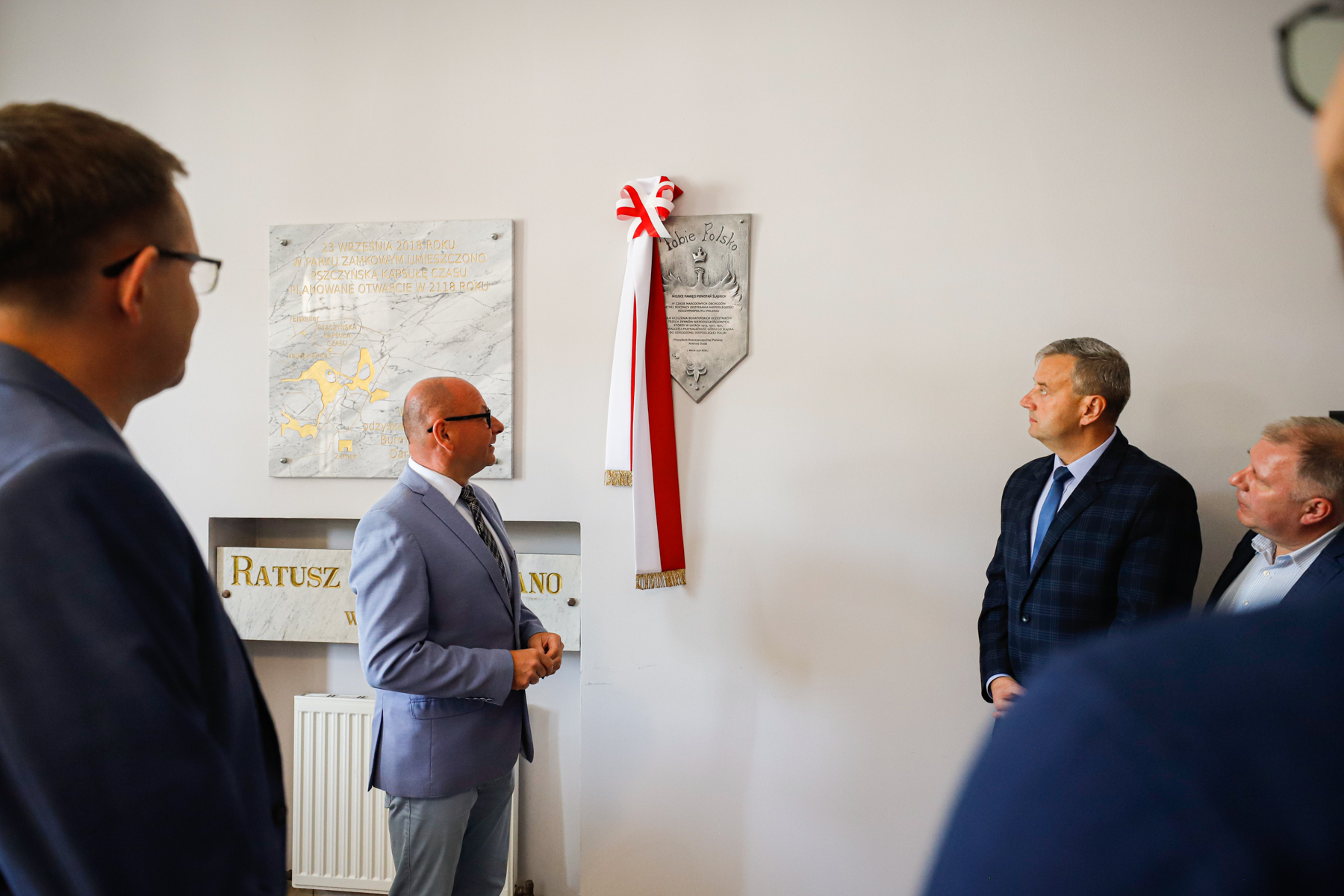 Odsłonięto tablice &quot;Tobie Polsko&quot; podarowane prz