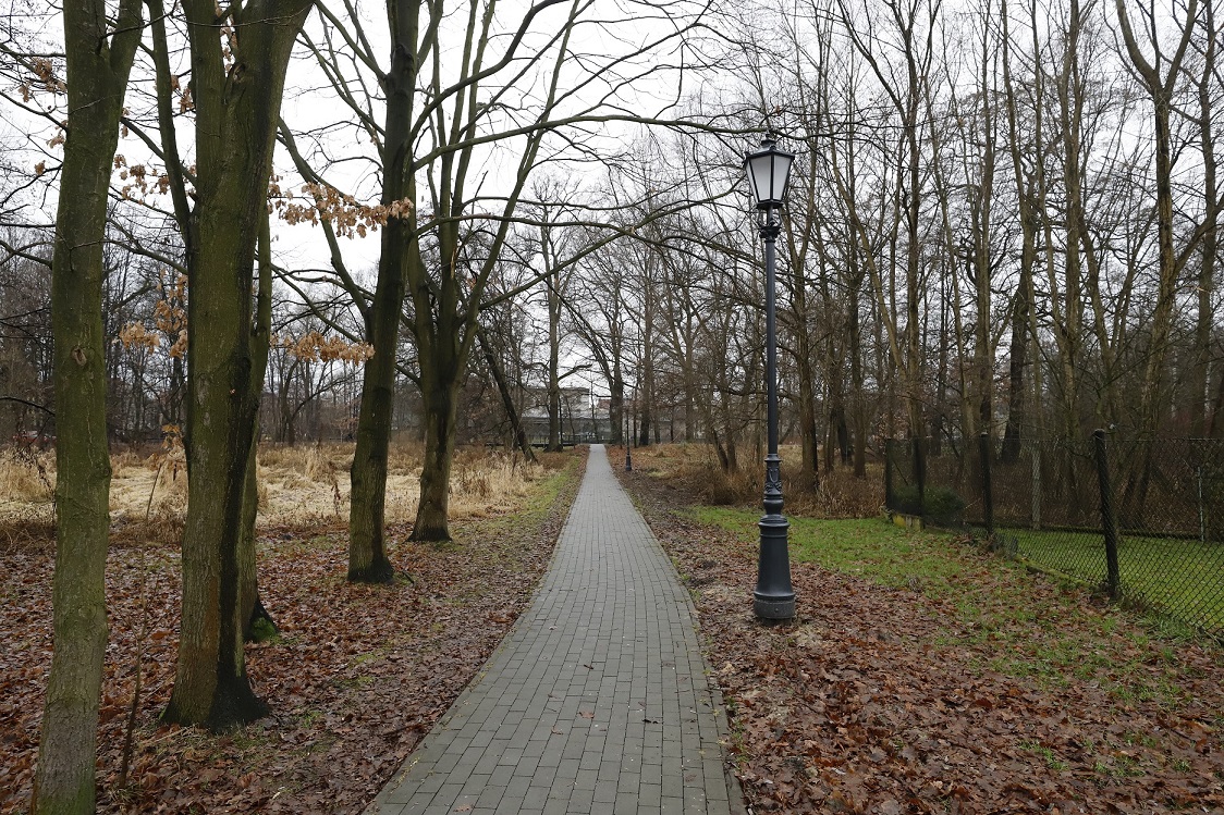 Chodnik łączący park z osiedlem jest już oświ