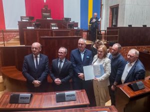 Nowe życie placu zabaw w Czarkowie. Podpisano umo