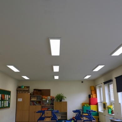 Nowoczesne oświetlenie LED w szkołach gminy 