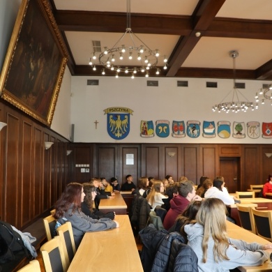 Delegacja z Rumunii w ramach projektu ERASMUS+ w SP2 - odwiedziny w Ratuszu - 02.10.2025