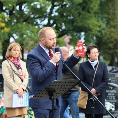 Uroczystość oznaczenia znakiem pamięci „Tobie Polsko” grobów powstańców śląskich - Józefa Zupoka oraz Hermana Kapela - 08.10.2025