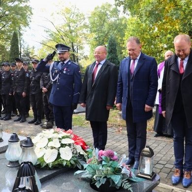 Uroczystość oznaczenia znakiem pamięci „Tobie Polsko” grobów powstańców śląskich - Józefa Zupoka oraz Hermana Kapela - 08.10.2025