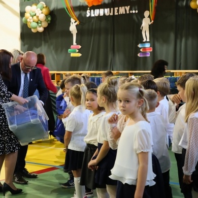 Uroczystość pasowania na uczniów w pszczyńskich szkołach podstawowych - ZSP Jankowice - 09.10.2025