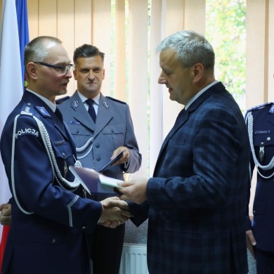 Pożegnanie Komendanta Powiatowej Policji w Pszczynie insp. mgr. Grzegorza Bonalskiego oraz powitanie nowego Komendanta insp. Arkadiusza Blocha - 13.10.2025