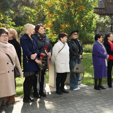 Odsłonięcie ławeczki i obelisku na 120 lecie Związku Nauczycielstwa Polskiego - 13.10.2025