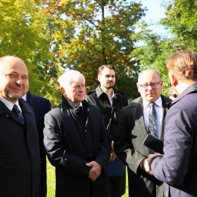 Odsłonięcie ławeczki i obelisku na 120 lecie Związku Nauczycielstwa Polskiego - 13.10.2025