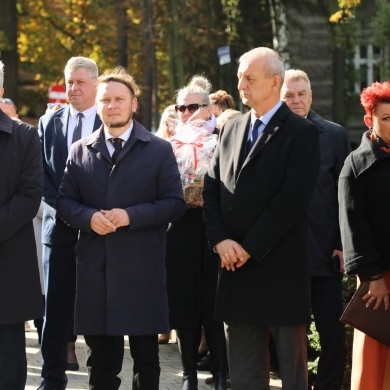 Odsłonięcie ławeczki i obelisku na 120 lecie Związku Nauczycielstwa Polskiego - 13.10.2025