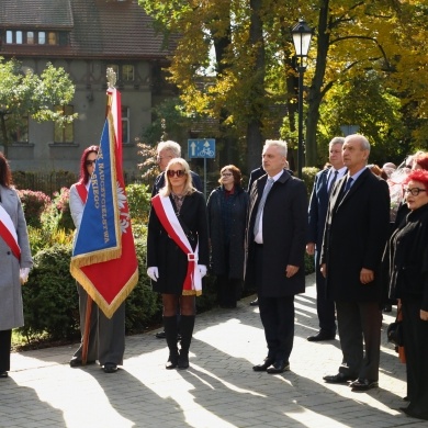 Odsłonięcie ławeczki i obelisku na 120 lecie Związku Nauczycielstwa Polskiego - 13.10.2025