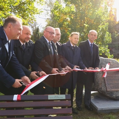 Odsłonięcie ławeczki i obelisku na 120 lecie Związku Nauczycielstwa Polskiego - 13.10.2025
