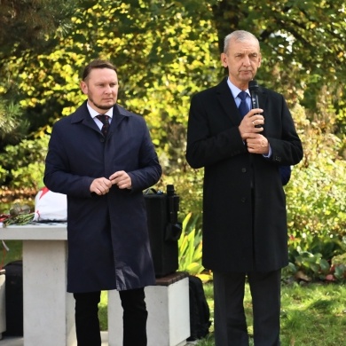 Odsłonięcie ławeczki i obelisku na 120 lecie Związku Nauczycielstwa Polskiego - 13.10.2025