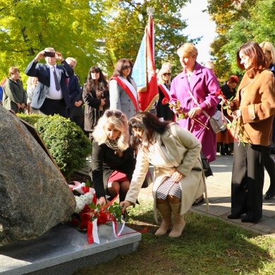 Odsłonięcie ławeczki i obelisku na 120 lecie Związku Nauczycielstwa Polskiego - 13.10.2025
