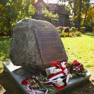 Odsłonięcie ławeczki i obelisku na 120 lecie Związku Nauczycielstwa Polskiego - 13.10.2025