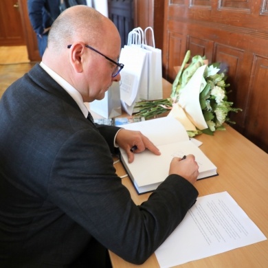 Odsłonięcie ławeczki i obelisku na 120 lecie Związku Nauczycielstwa Polskiego - 13.10.2025