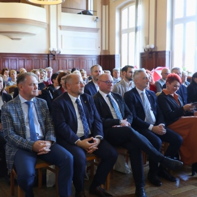 Odsłonięcie ławeczki i obelisku na 120 lecie Związku Nauczycielstwa Polskiego - 13.10.2025