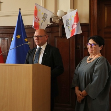 Odsłonięcie ławeczki i obelisku na 120 lecie Związku Nauczycielstwa Polskiego - 13.10.2025