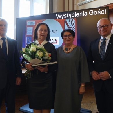 Odsłonięcie ławeczki i obelisku na 120 lecie Związku Nauczycielstwa Polskiego - 13.10.2025