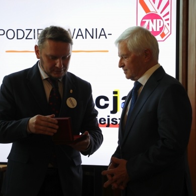 Odsłonięcie ławeczki i obelisku na 120 lecie Związku Nauczycielstwa Polskiego - 13.10.2025