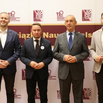 Odsłonięcie ławeczki i obelisku na 120 lecie Związku Nauczycielstwa Polskiego - 13.10.2025