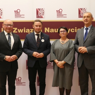Odsłonięcie ławeczki i obelisku na 120 lecie Związku Nauczycielstwa Polskiego - 13.10.2025