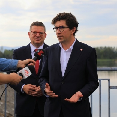 Briefing prasowy Wód Polskich na zaporze Zbiornika Łąka - 31.08.2026