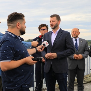 Briefing prasowy Wód Polskich na zaporze Zbiornika Łąka - 31.08.2026