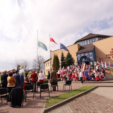 Dzień Flagi Rzeczypospolitej Polskiej w Zespole Szkolno-Przedszkolnym w Pszczynie - 29.04.2021