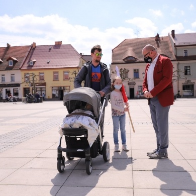 Akcja wręczania flag Polski - 30.04.2021