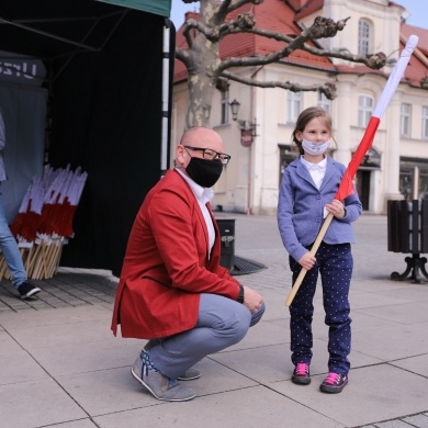 Akcja wręczania flag Polski - 30.04.2021