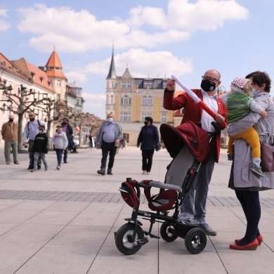 Akcja wręczania flag Polski - 30.04.2021