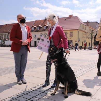 Akcja wręczania flag Polski - 30.04.2021