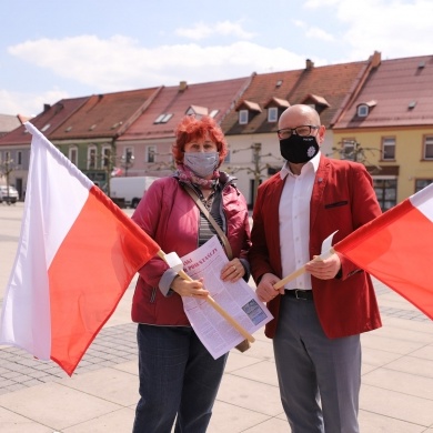 Akcja wręczania flag Polski - 30.04.2021