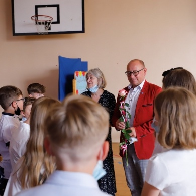 Burmistrz nagrodził uczniów za wysokie średnie ocen - 25.06.2021