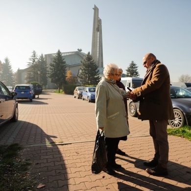 Akcja rozdawania odblasków w Pszczynie - 29.10.2021