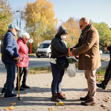 Akcja rozdawania odblasków w Pszczynie - 29.10.2021