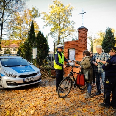 Akcja rozdawania odblasków w Pszczynie - 30.10.2021