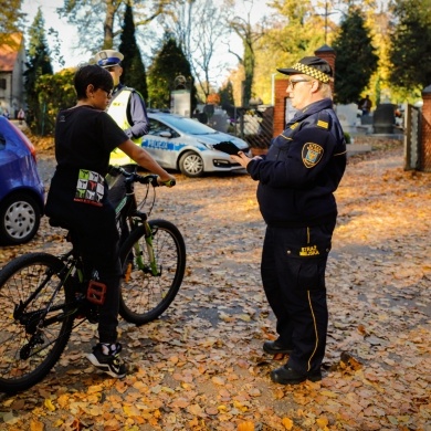 Akcja rozdawania odblasków w Pszczynie - 30.10.2021