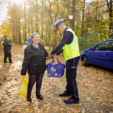 Akcja rozdawania odblasków w Pszczynie - 30.10.2021