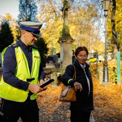 Akcja rozdawania odblasków w Pszczynie - 30.10.2021