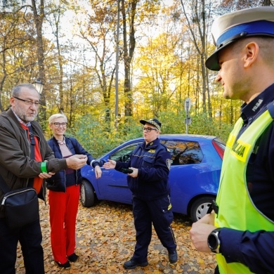 Akcja rozdawania odblasków w Pszczynie - 30.10.2021