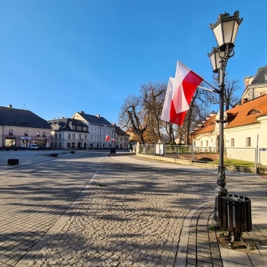 Biało-czerwone flagi na ulicach Pszczyny - 10.11.2021
